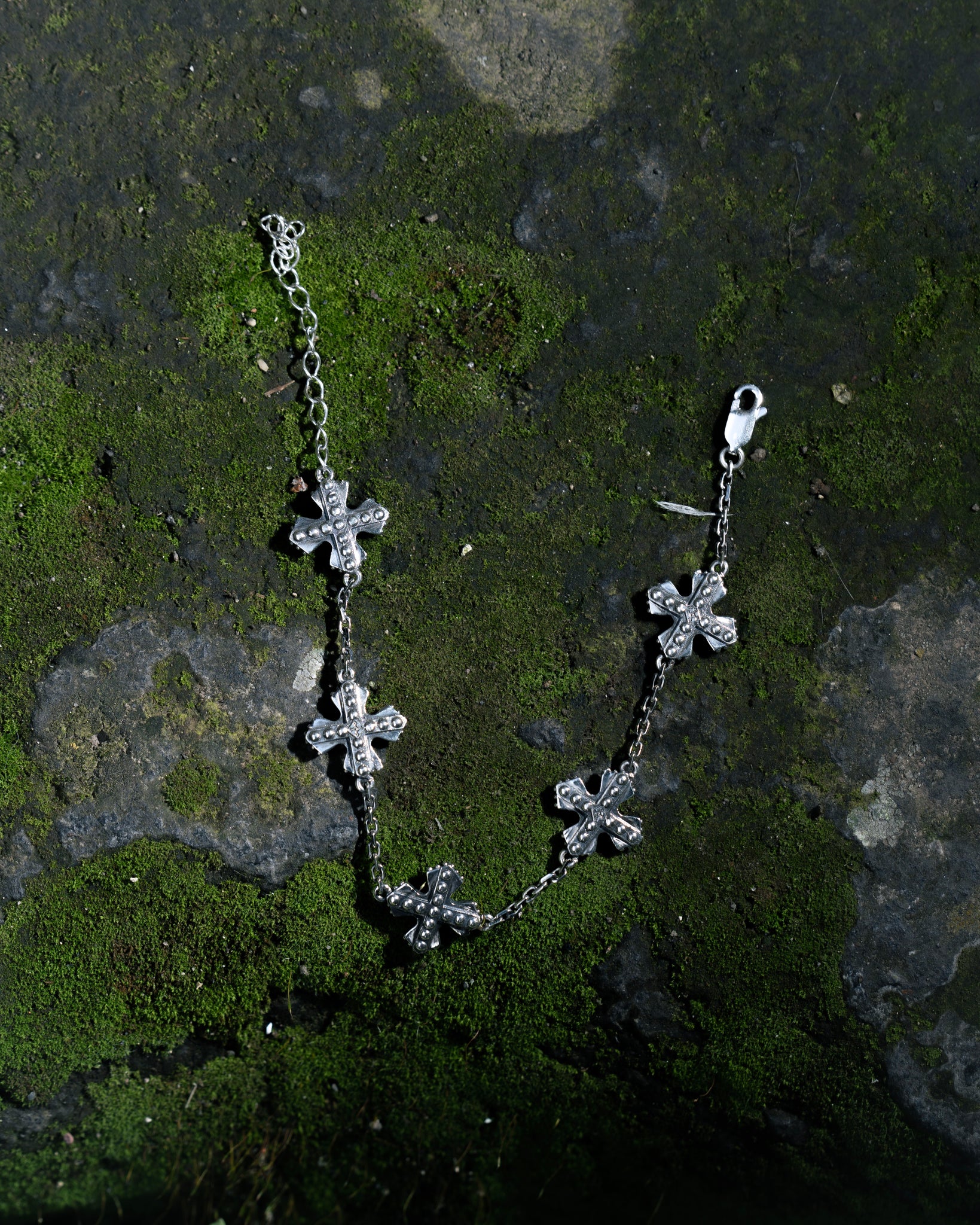 VANQ BRACELET.jpg__PID:f5d02610-d5d7-443f-8858-c20958bc6279