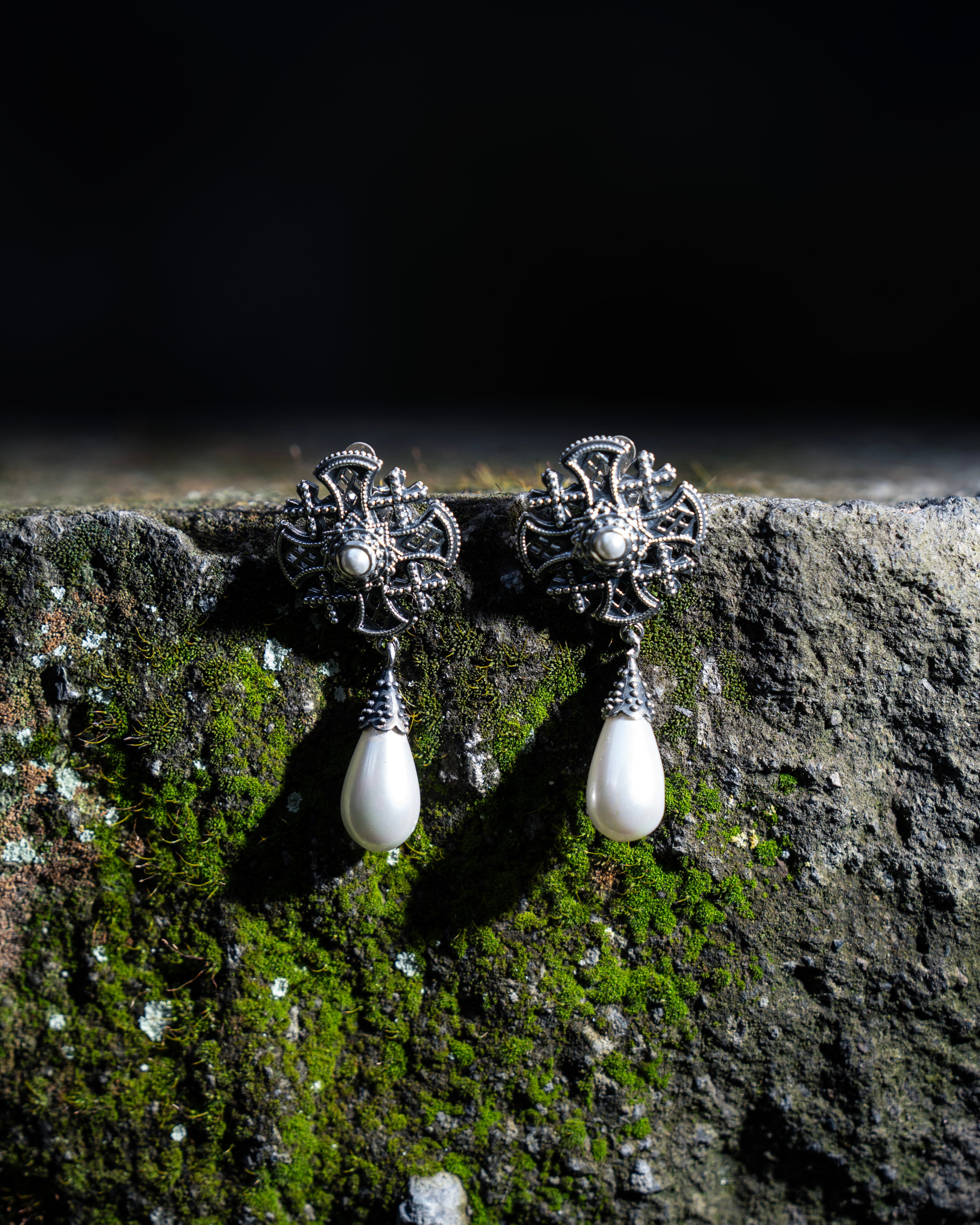 VANQ EARRINGS.jpg__PID:2610d5d7-a43f-4858-8209-58bc627973c1
