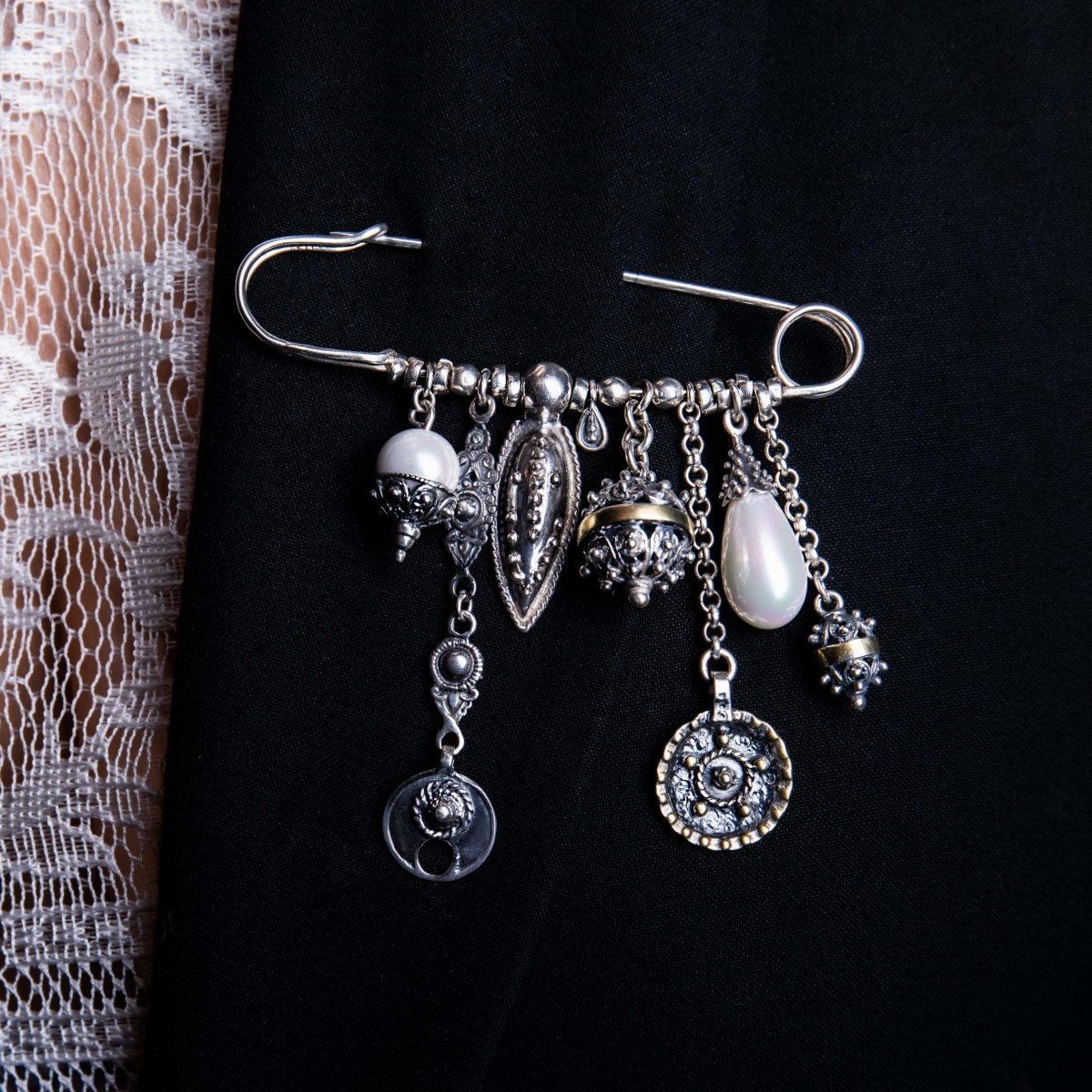 Brooch "Heqyal" - Pregomesh