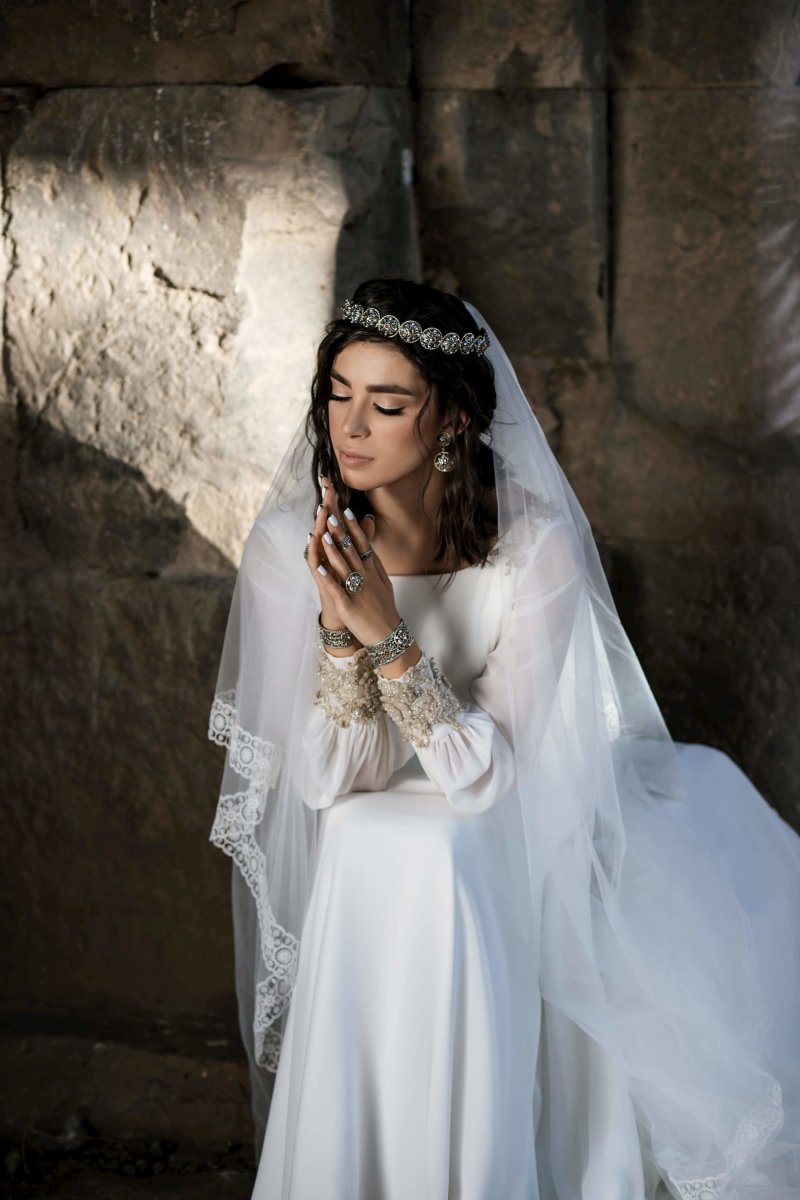 Crown "Karin" (Rent) - Pregomesh