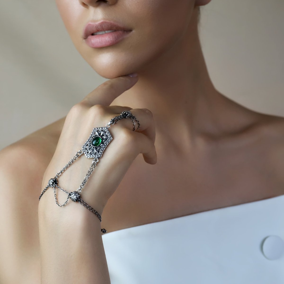 Hand Chain "Dalar" - Pregomesh